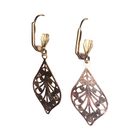 Elegant Gold Filigree Earrings - Picture 3 of 6